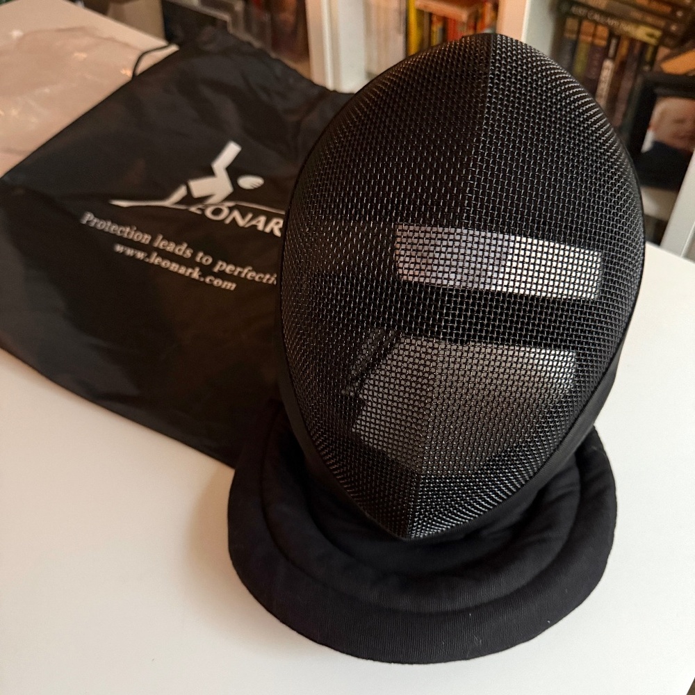 Leonark Resist. Tissu 350 NW EN 13567 Level 1 Fencing Helmet New